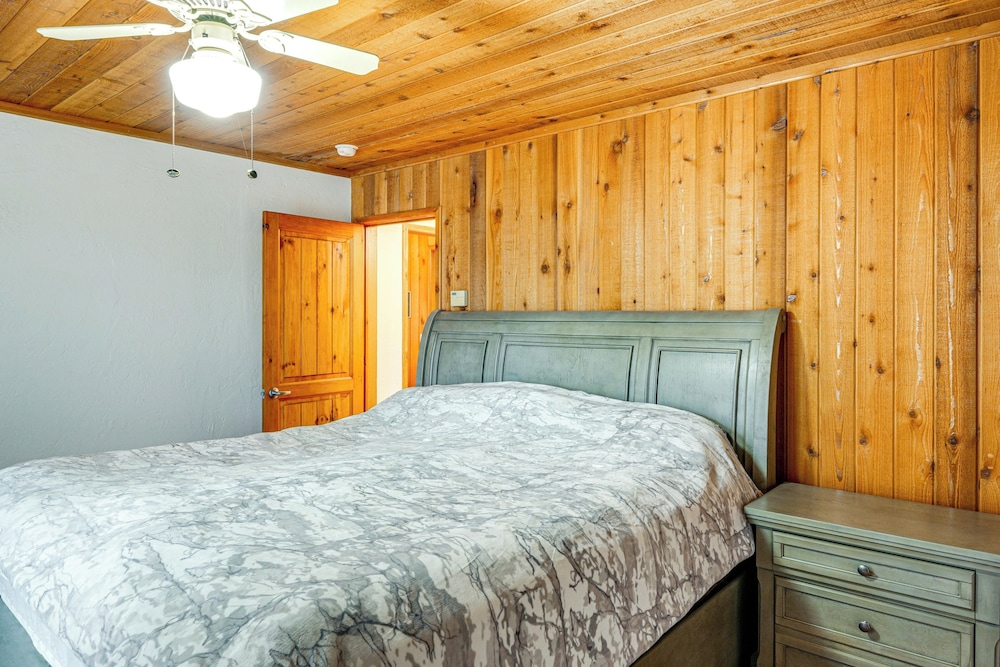 Private Sauna & Mtn-view Deck! Kern County Home
