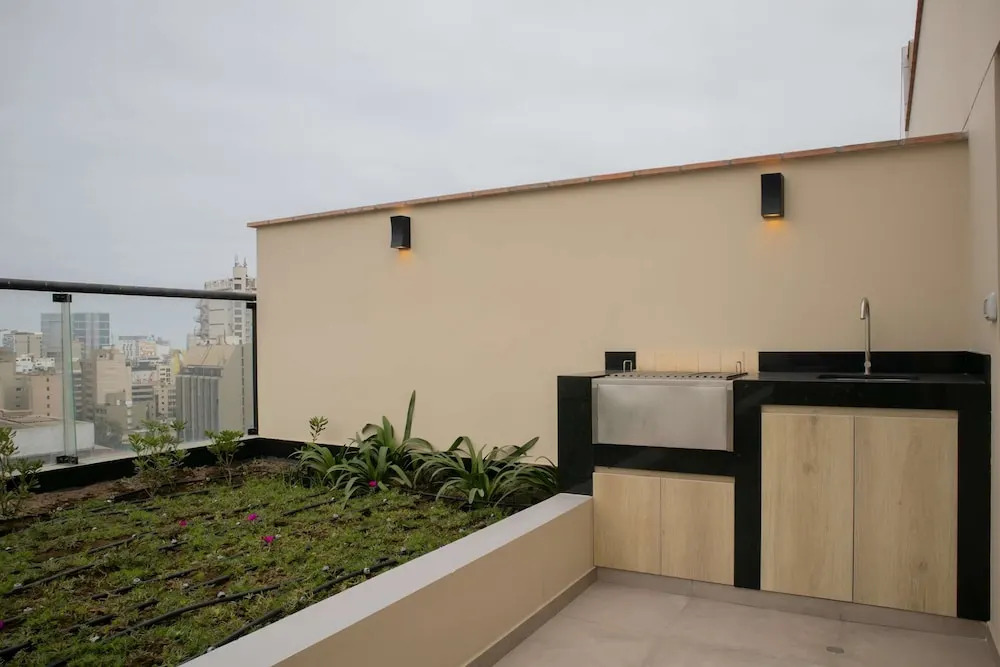 w Modern 3BR w Balcony Near Kennedy Park