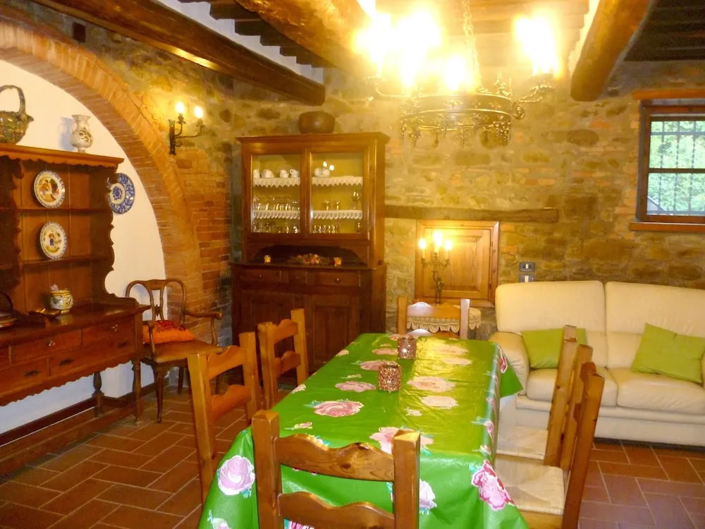 Elegant Villa in Tuoro sul Trasimeno with Private Pool