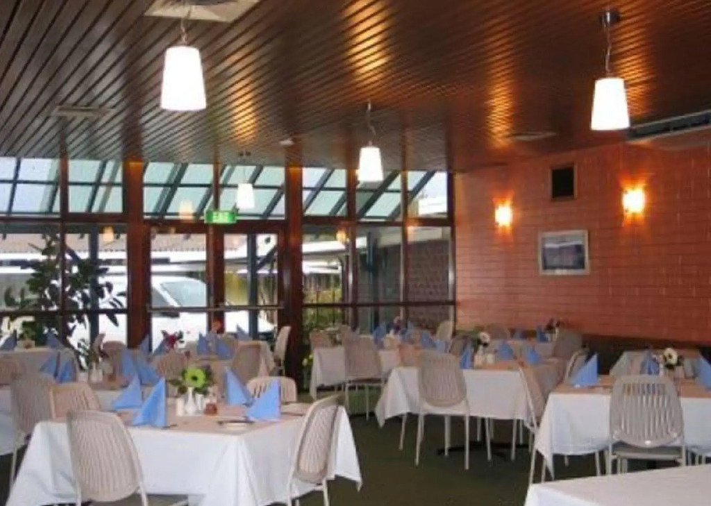 Riverfront Motel & Villas