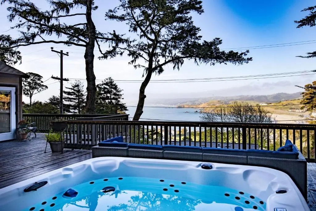 Marbella Lane Pedro Point Beach House with Hot Tub