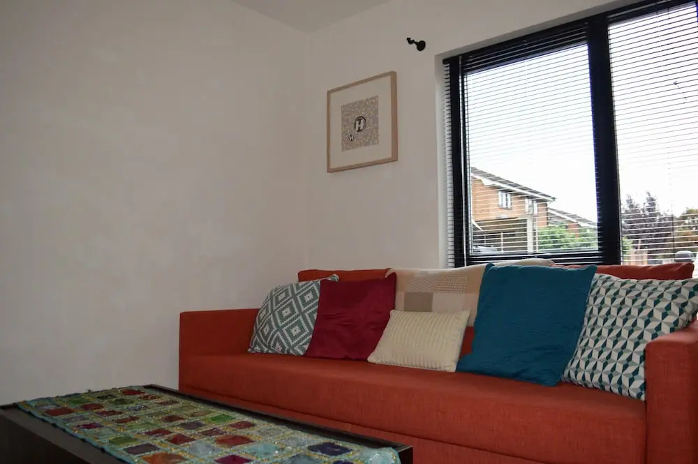 Spacious 2 Bedroom Townhouse With Garden & Parking