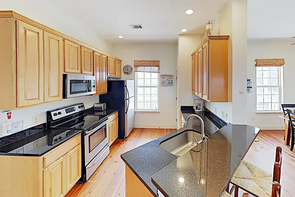 Journey's End On Mobile Bay, Steps To Pool & Beach 4 Bedroom Home