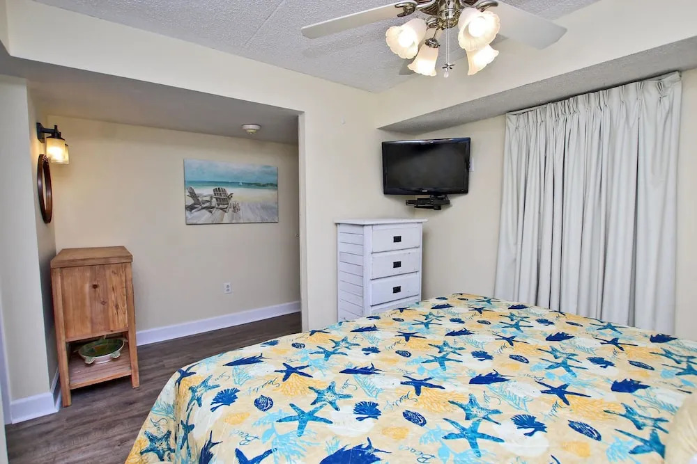 Island Winds East 605