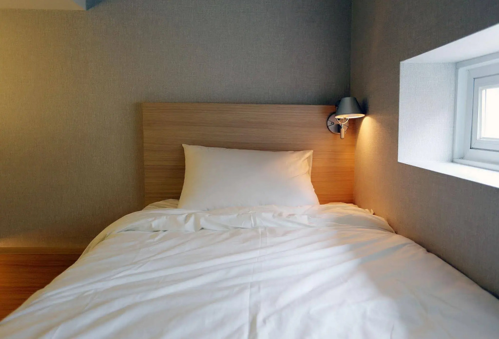 Hotel 8 Hours