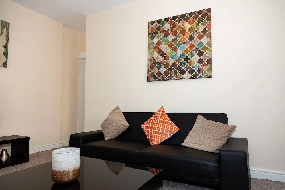 Alexander Apartments Rooms 2