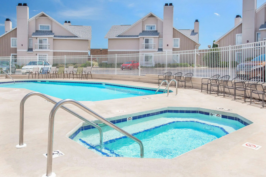Hawthorn Extended Stay by Wyndham Green Bay