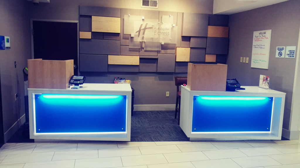 Holiday Inn Express & Suites - Olathe South by IHG
