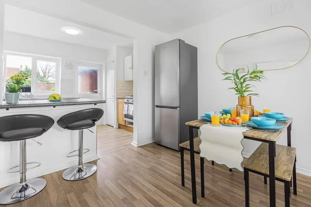 Spacious 3-bed House With car Park Near Heathrow