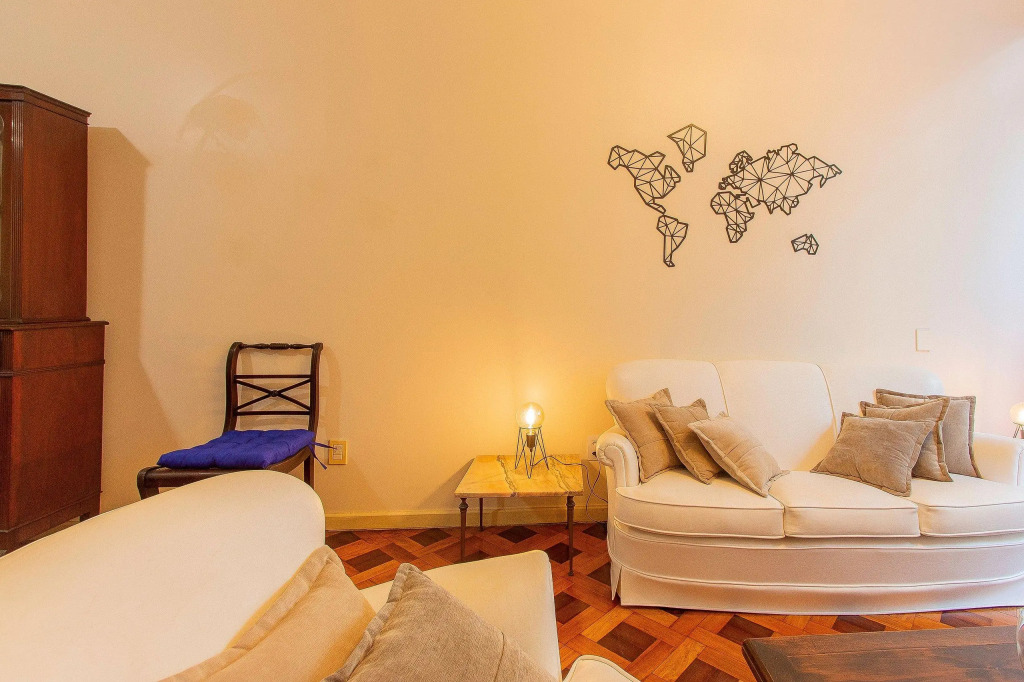 Copacabana 3qts Com Garagem, Internet 500mbs, Som Bluetooth E A Poucos Metros Da