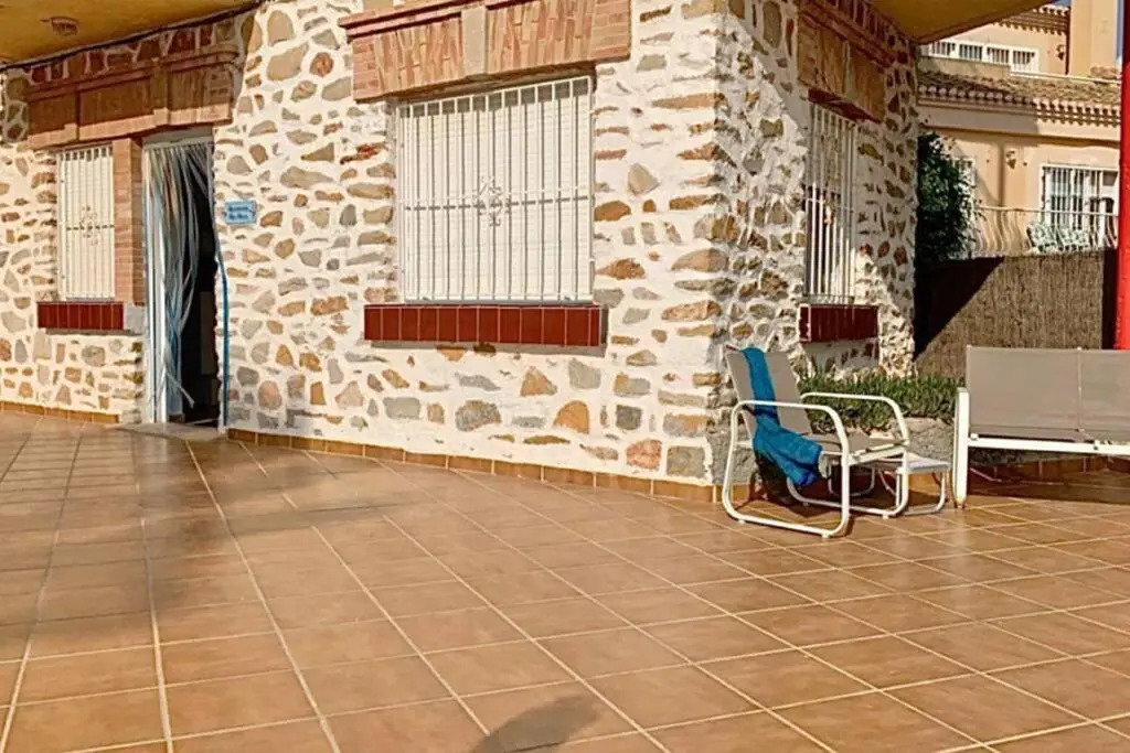 Apartamento Mar Menor, Los Urrutias - Stunning beachfront apartment with huge patio