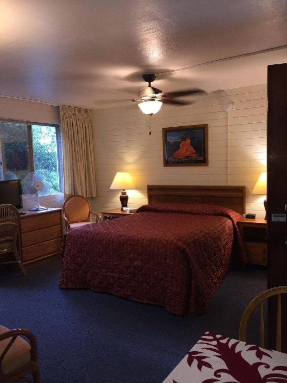 Dolphin Bay Hotel