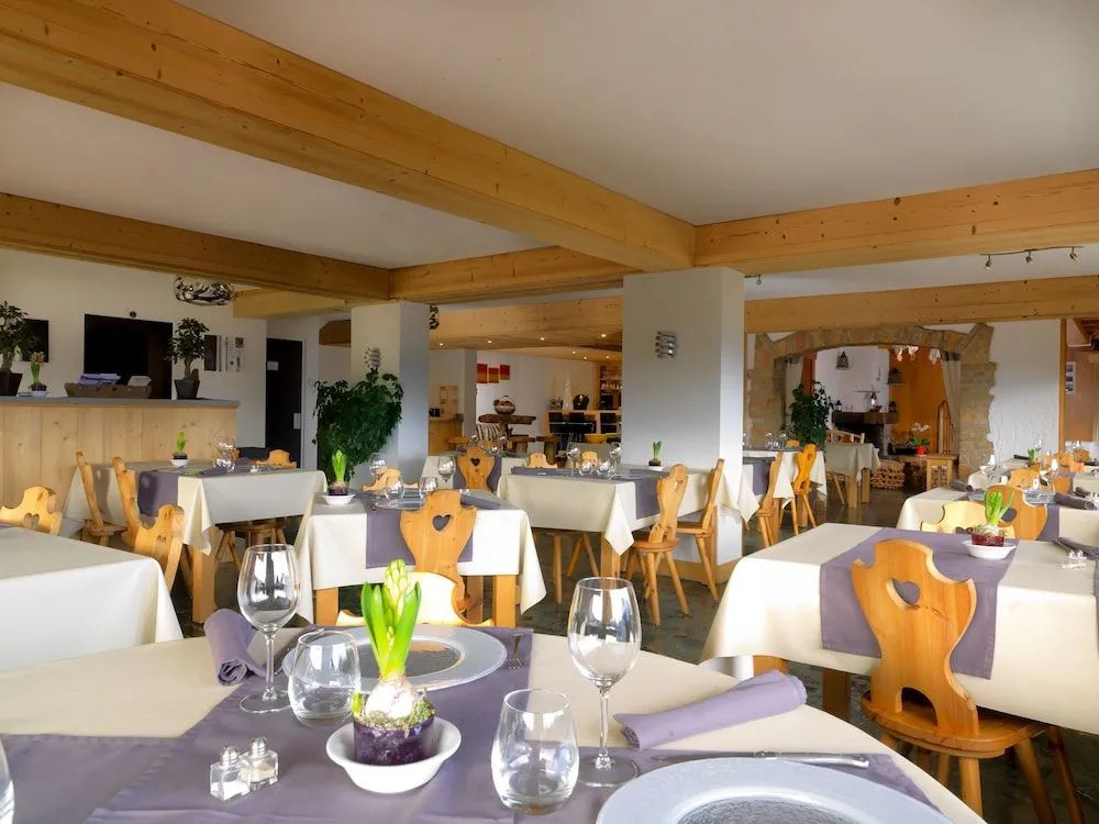 Chalet-Hôtel Les Rhodos