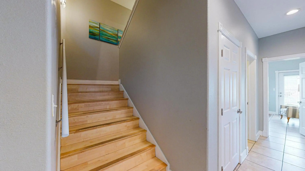 RD385 Dreamsicle Large Home in Gulfside Neighborhood, Shared Pool, Boardwalk to Beach