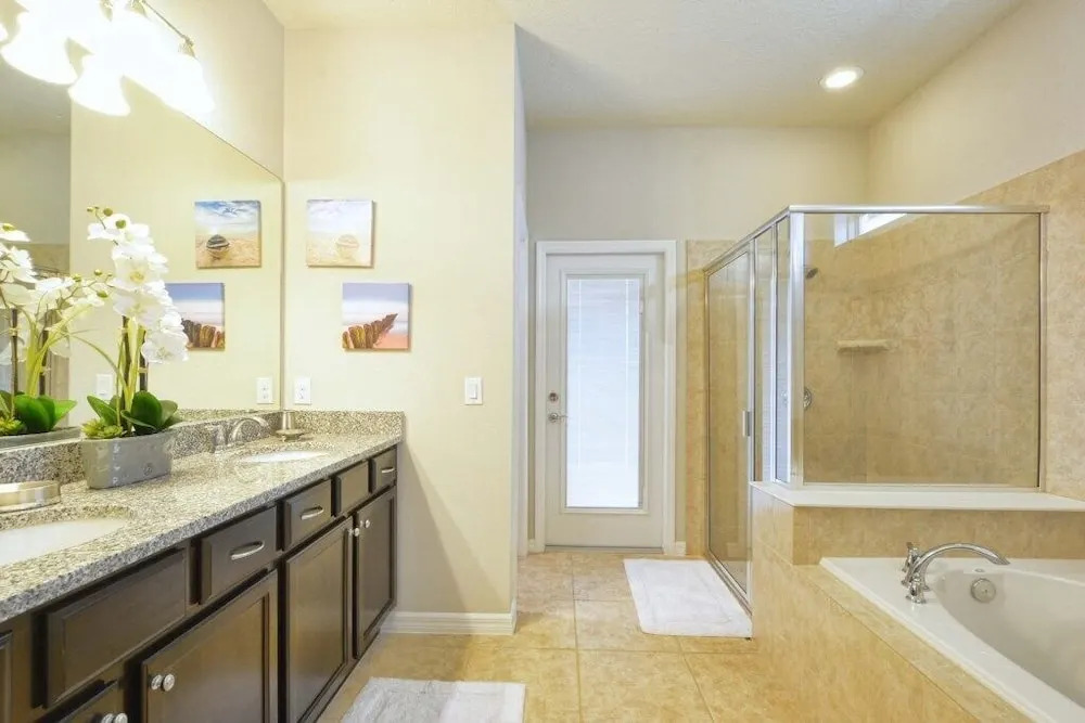 9 Bed House W/pool &spa In Windsor Westside-3704ww 9 Bedroom Home