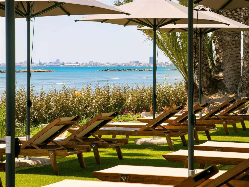 Mercure Larnaca Beach Resort