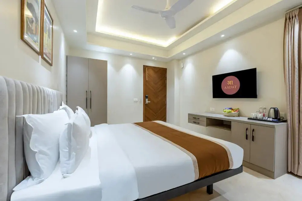 Aadat Hotel Near Artemis Hospital Gurgaon