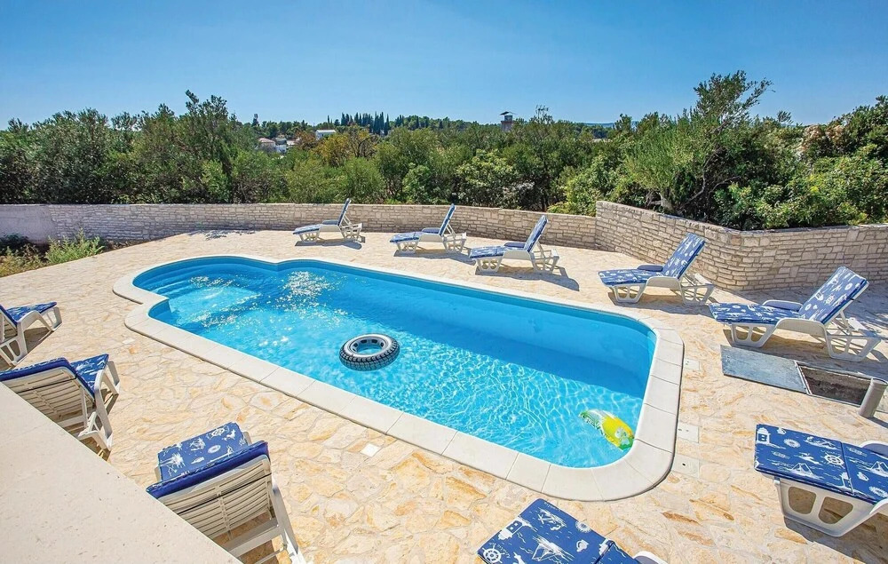Amazing Home In Milna