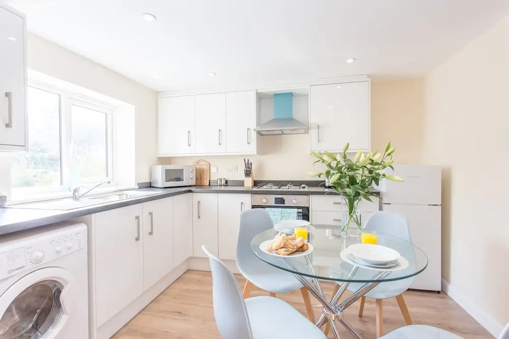 Spacious Comfortable 2 Bed Apartments in Oxford, Free Parking, OX2 Easy Access to City Centre & Hospitals