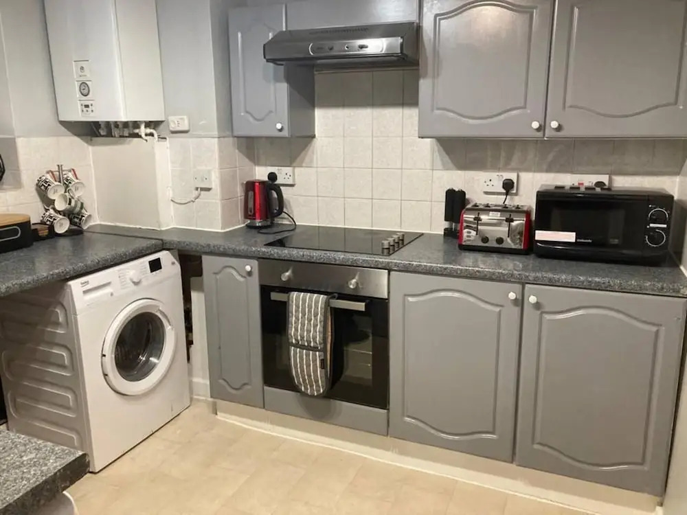 Charming Three Bedroom 5 Double Bed Apt in London