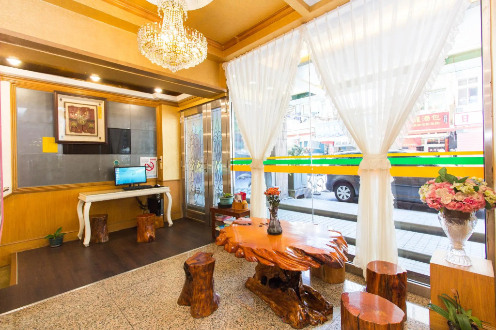 Day Chen Hotel