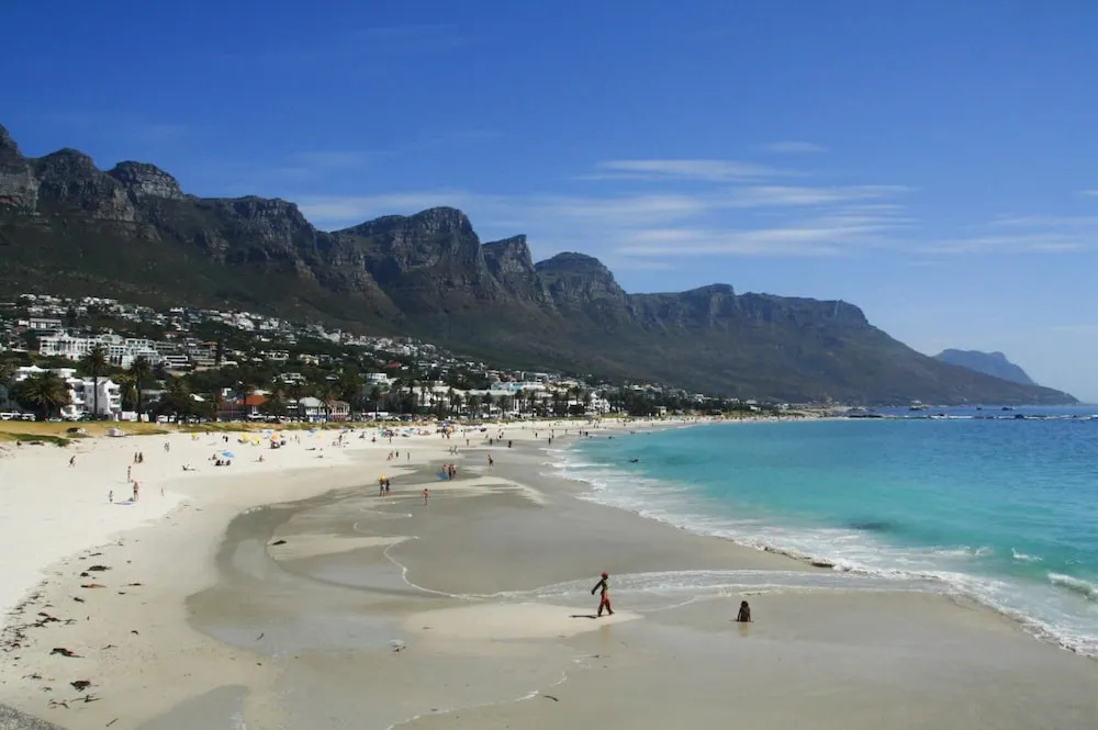Stylish 2 Bedroom Apartment in Camps Bay Asilvertide