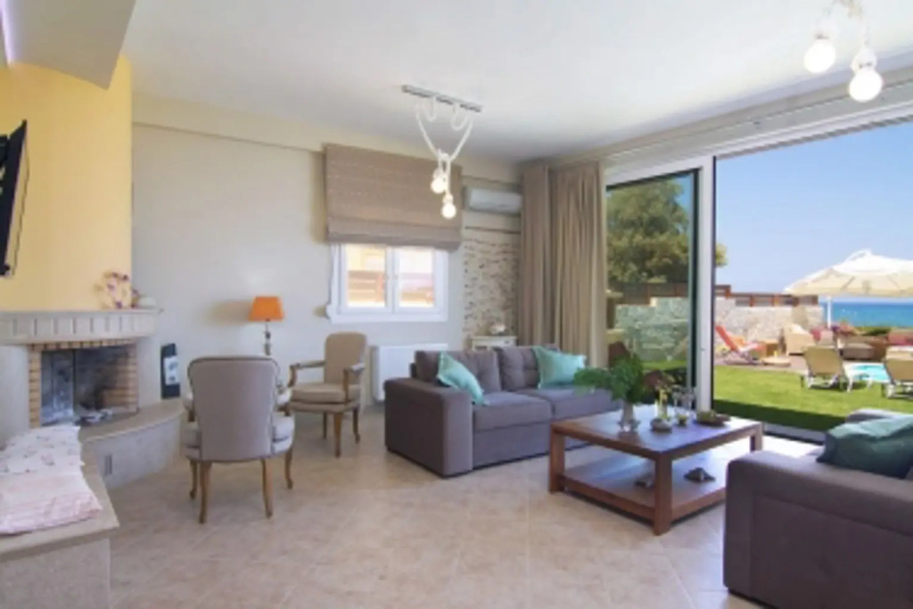 Beachfront Property Only 1 Klm To The City Center!
