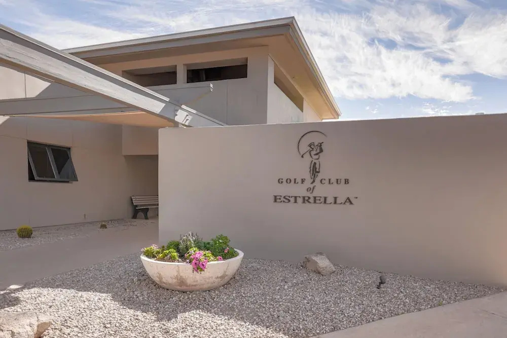 Outdoor Oasis: Spacious Family Escape in Goodyear!