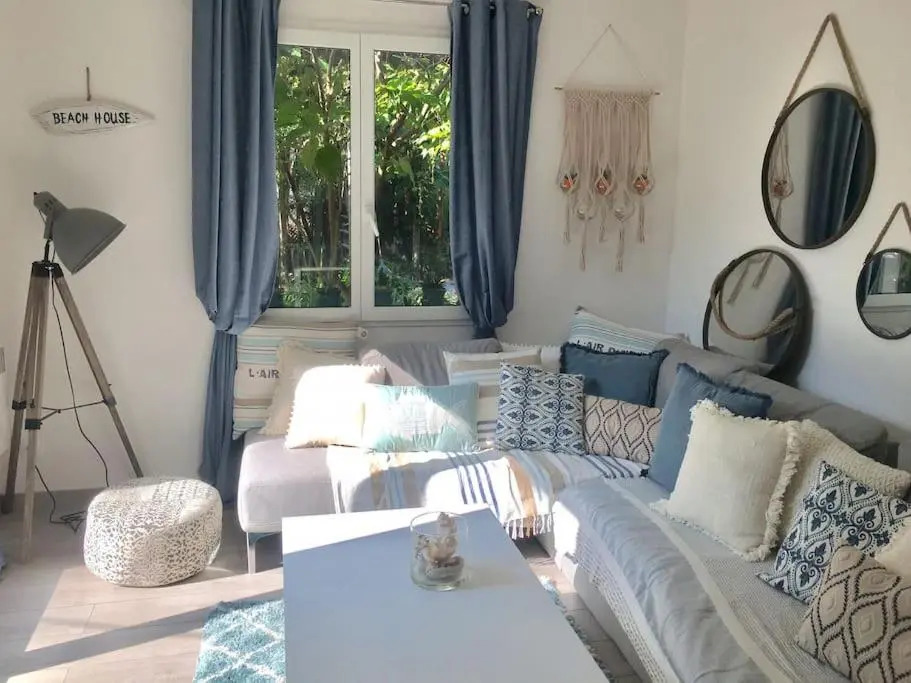 Cap d'Antibes 50m from the beach 3 bedrooms/Pool