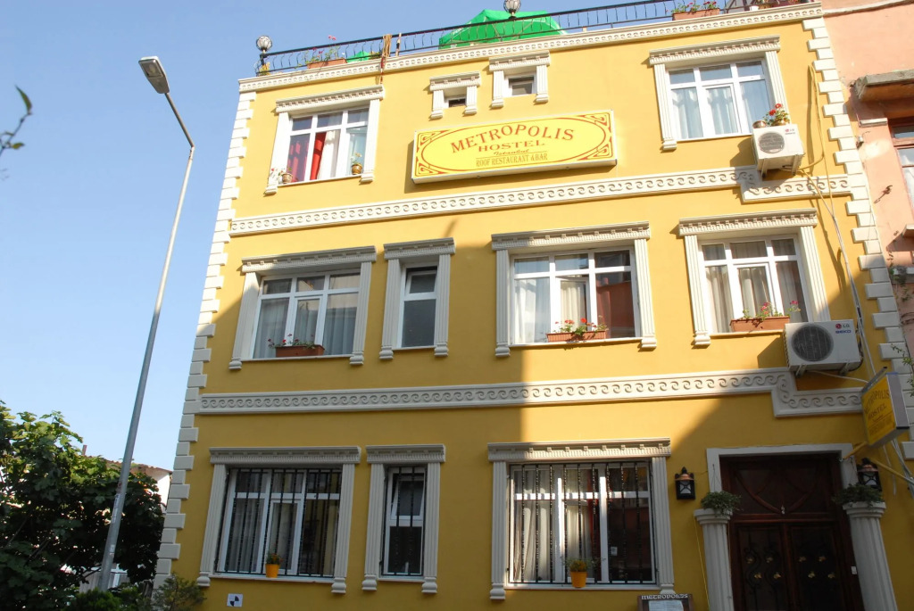 Metropolis Hostel & Guest House
