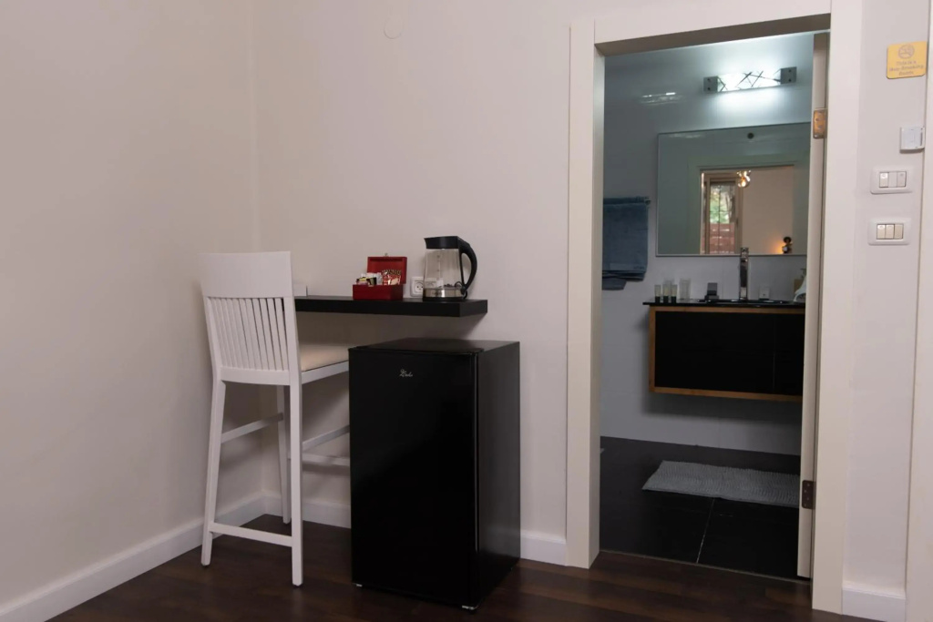 Prestige Room in Prestige location Bahais Garden
