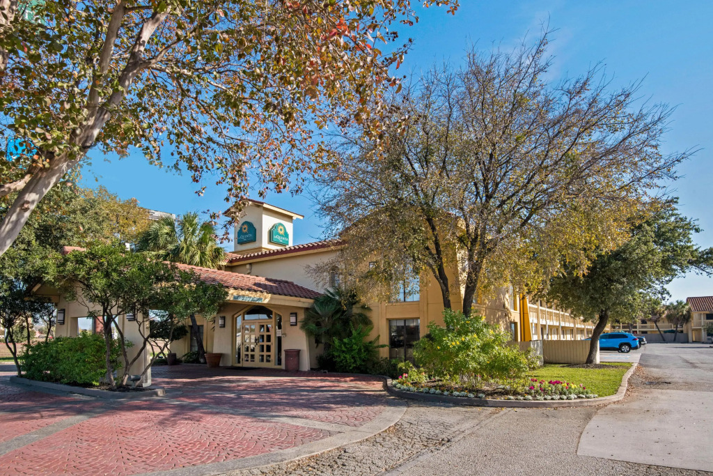 Townhouse Garden Inn & Suites San Antonio I 35