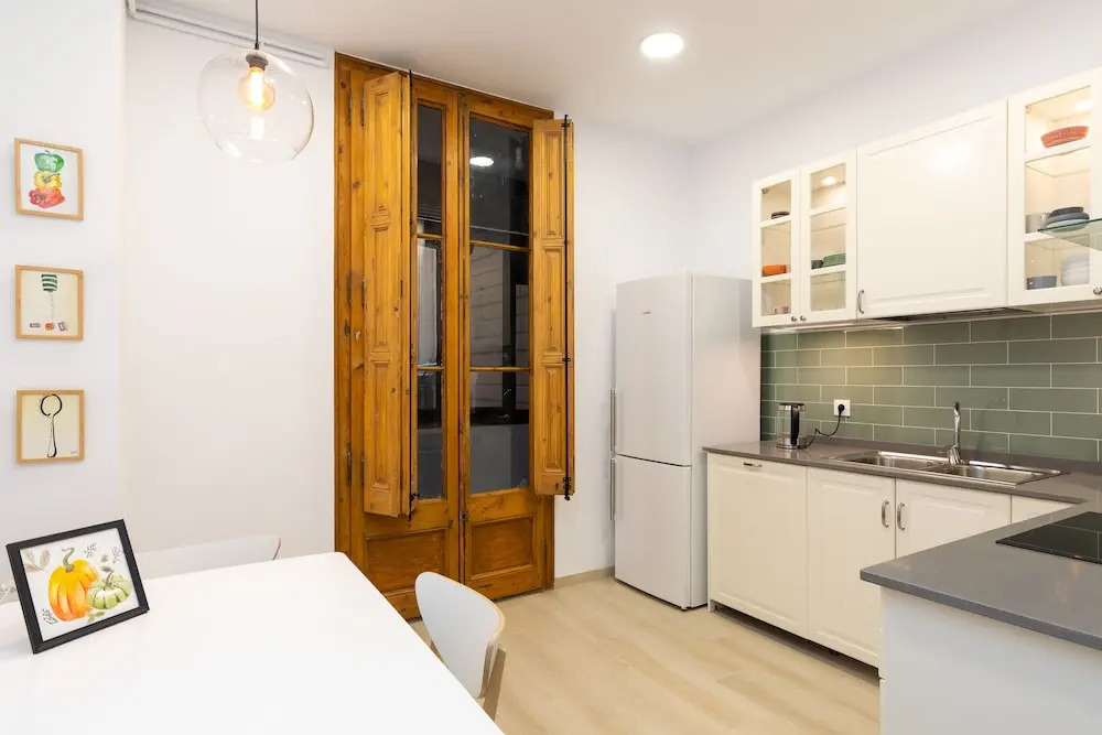 Modernist Family Apartment by PriorityVillas