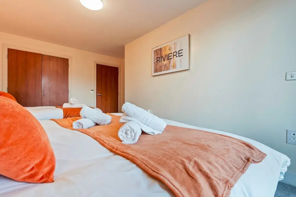 1 Bed Apartment Sleeps 5 - Balcony - Wifi & Tv