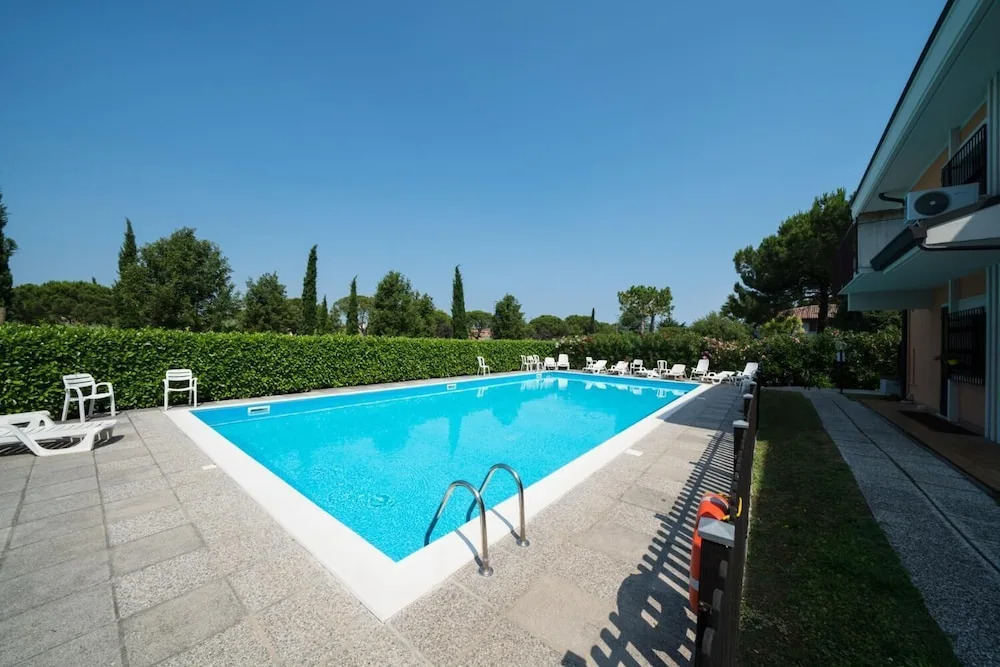 Bright Apartments Sirmione -Sorgente Pool 1