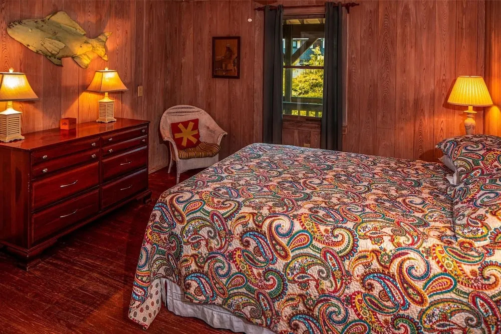 Hillcrest - 4 Br Home