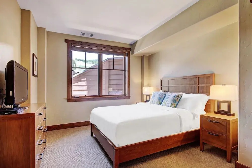 One Ski Hill Place S8211