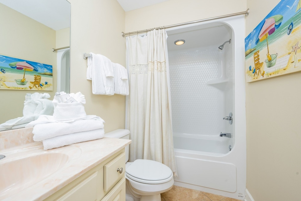 The Oasis 1208 Formerly Phoenix West Ii 1208 3 Bedroom Condo