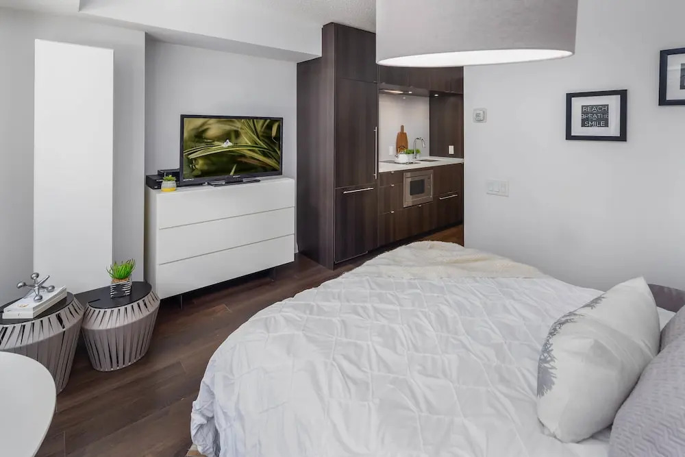 QuickStay - Executive Condo in Yorkville (Yonge & Bloor)