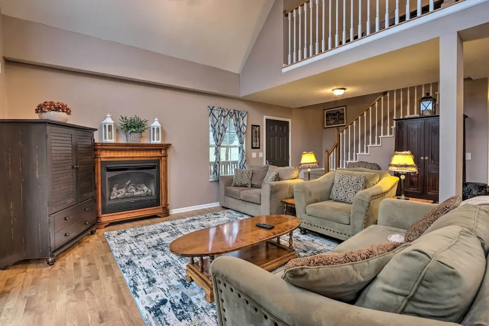 Deck, Lake Views! Group Getaway in Osage Beach