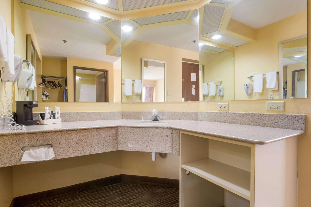 Quality Inn & Suites CVG Airport