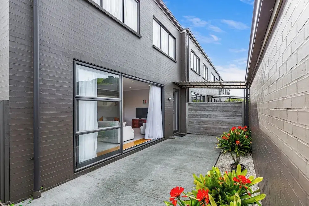 Comfy 4BR Home w Mt Wellington View Zodiak Stays