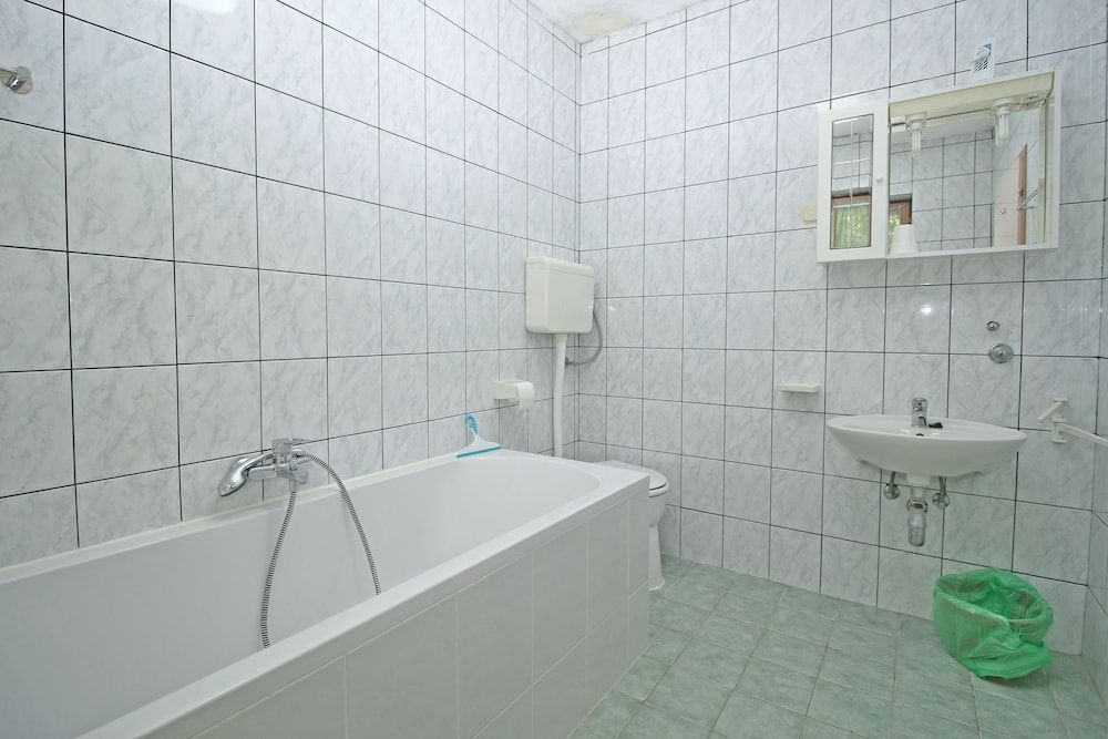 Apartments and rooms Eugenia