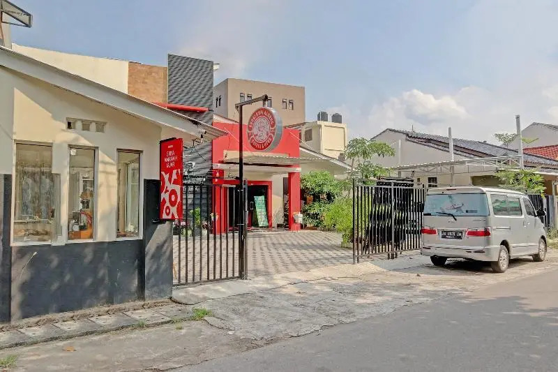Oyo Capital O 90410 Griya Amanah Jajar Syariah