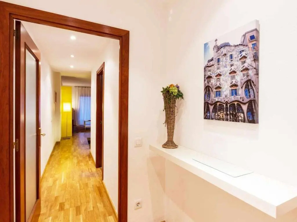 Comfortable 4 rooms 2Bath w balcony