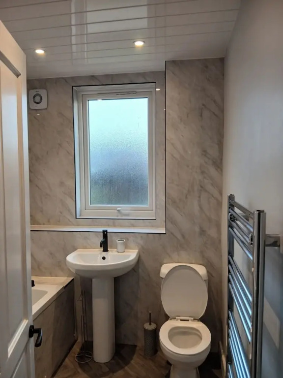 Apartment - Sleeps 4 - Hot Tub, Pet-friendly