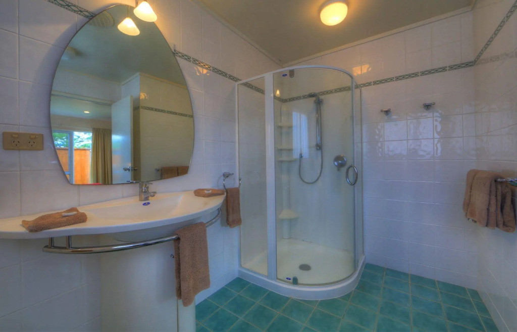 Islander Lodge Apartments