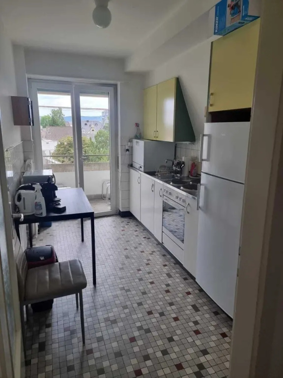 Full 3 Bedroom Flat With Internet and Balcony