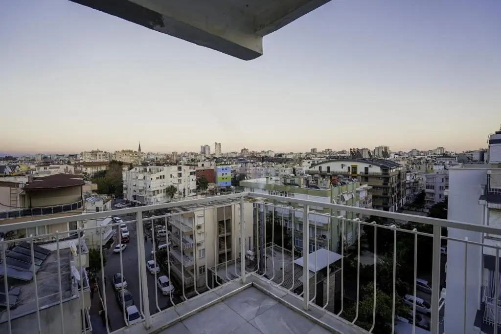 Central and Comfy Flat With Balcony in Muratpasa