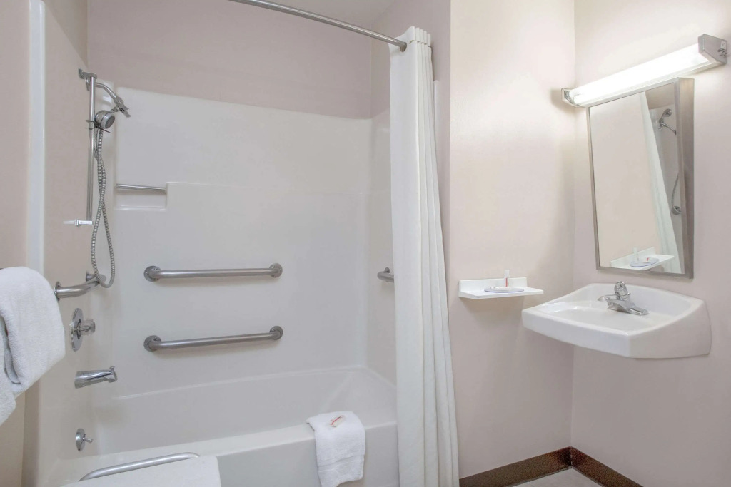 Super 8 by Wyndham Carlisle North